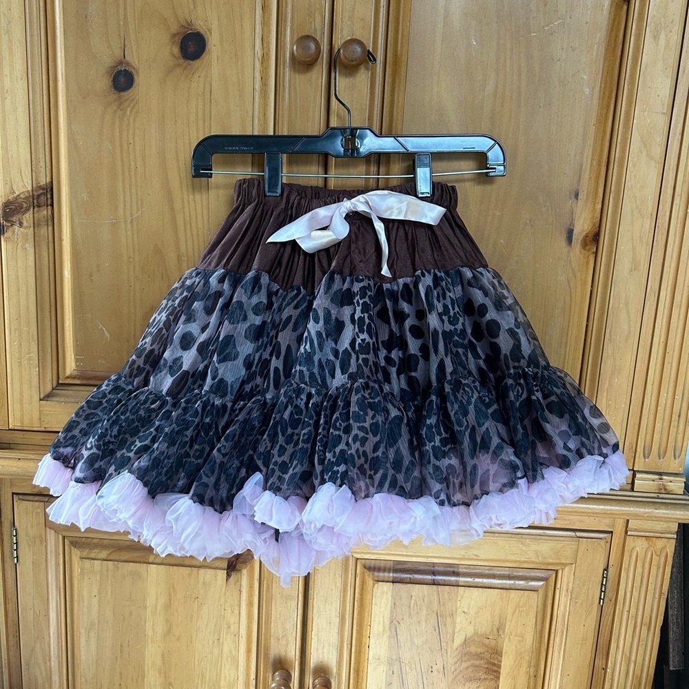 Angel’s face tutu pretty wild size large 8-10 years brown leopard print fluffy